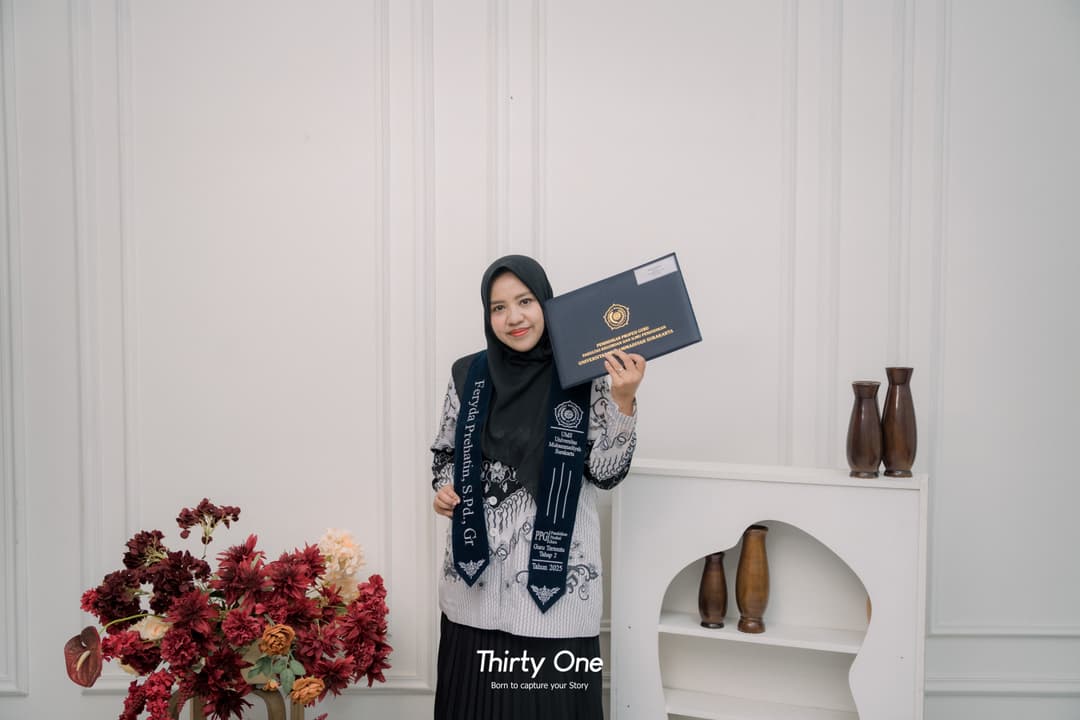 Elegant graduation creative portrait